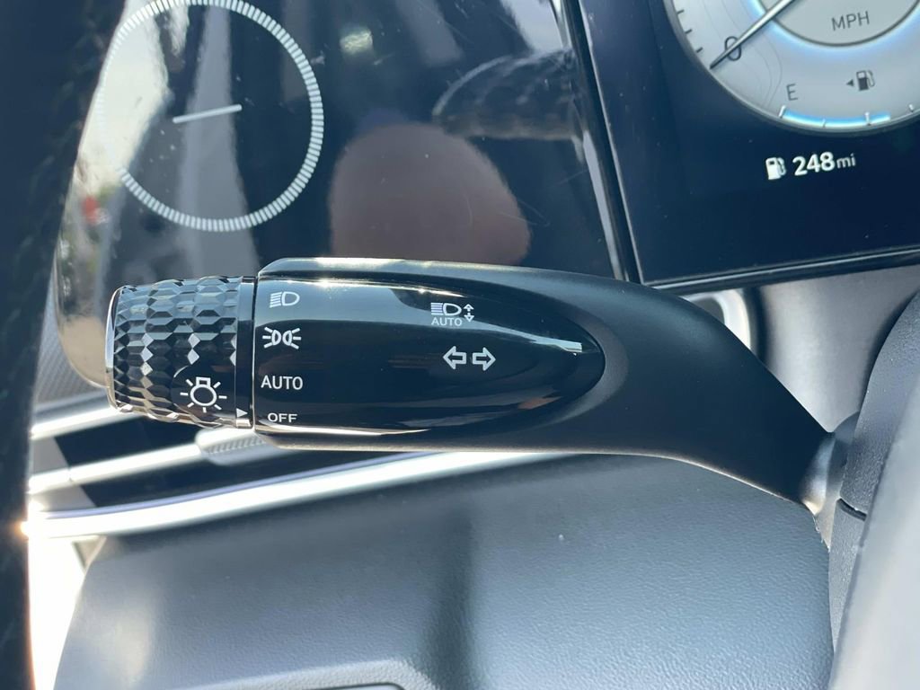 Certified 2024 Hyundai Elantra SEL w/ Convenience Package image 19