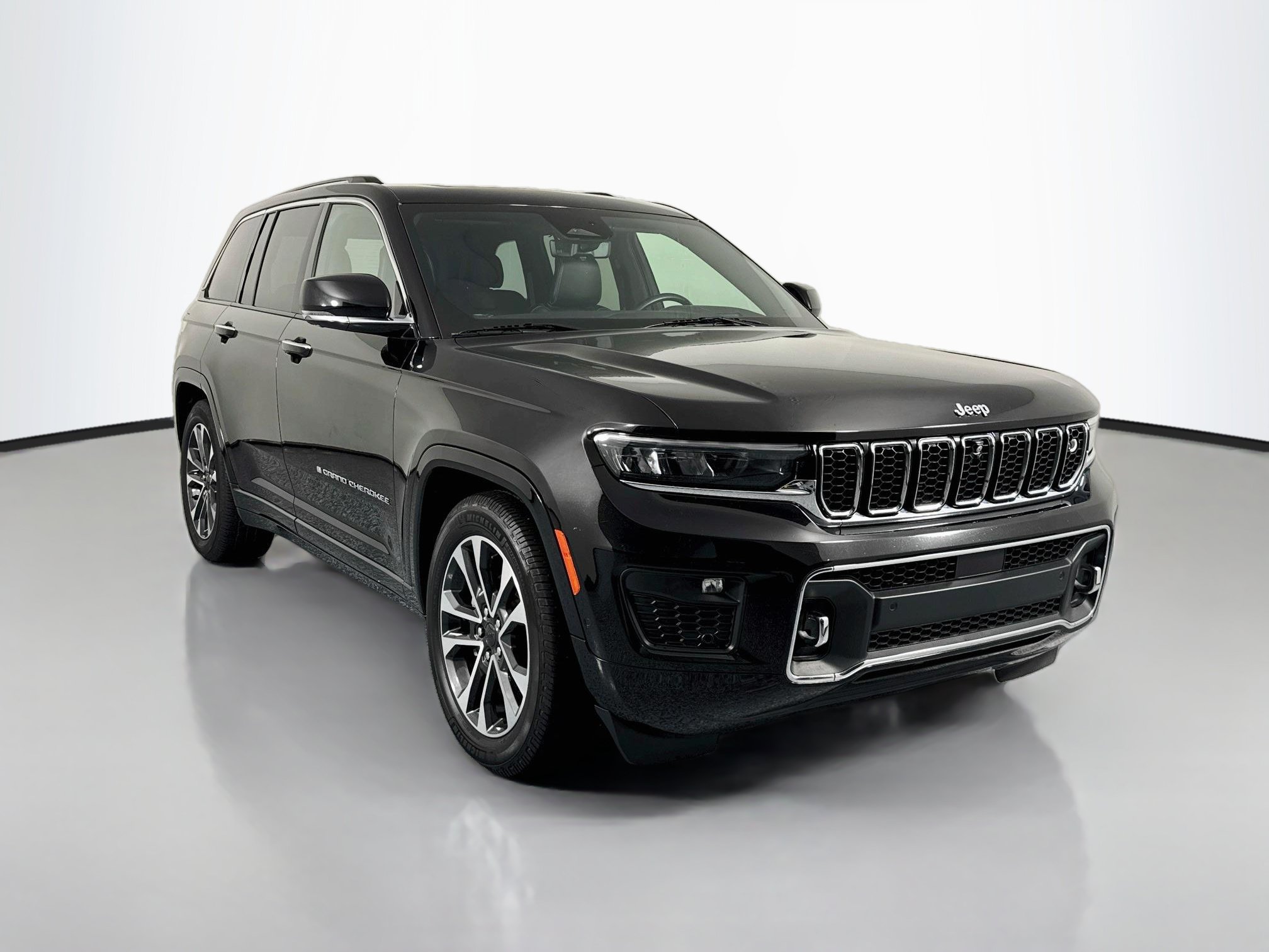 Used 2022 Jeep Grand Cherokee Overland w/ Adv Protech Group III AWD/4WD image 3