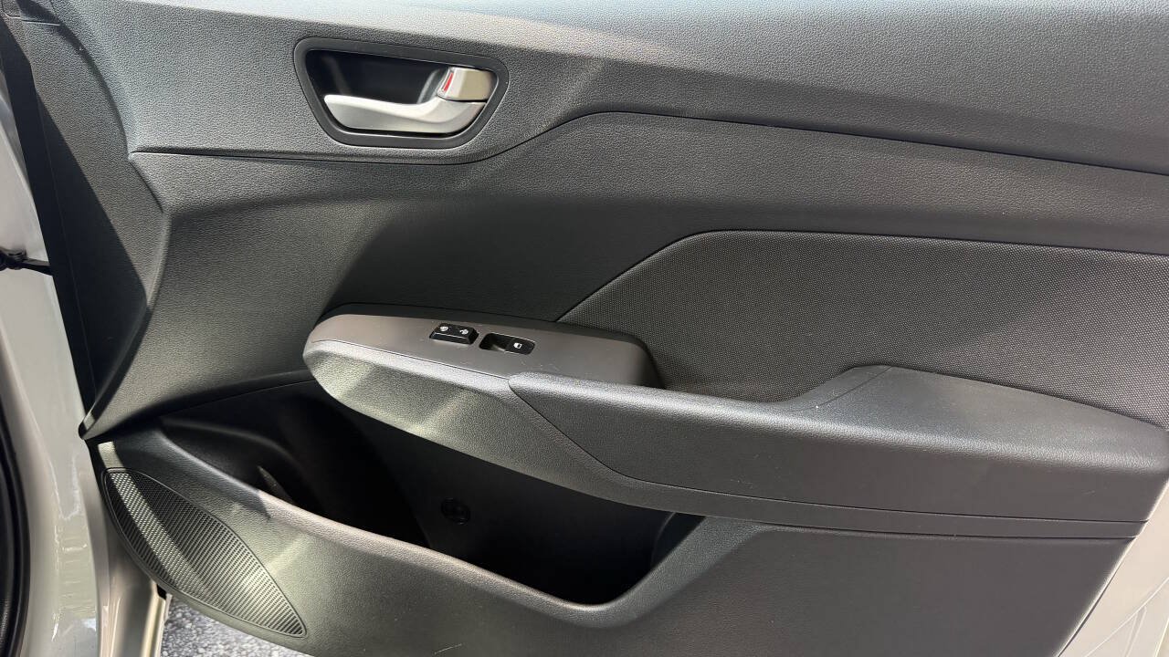 Used 2018 Hyundai Accent SE FWD image 11
