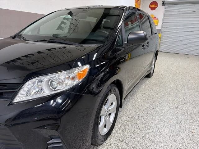 Used 2020 Toyota Sienna L FWD image 10