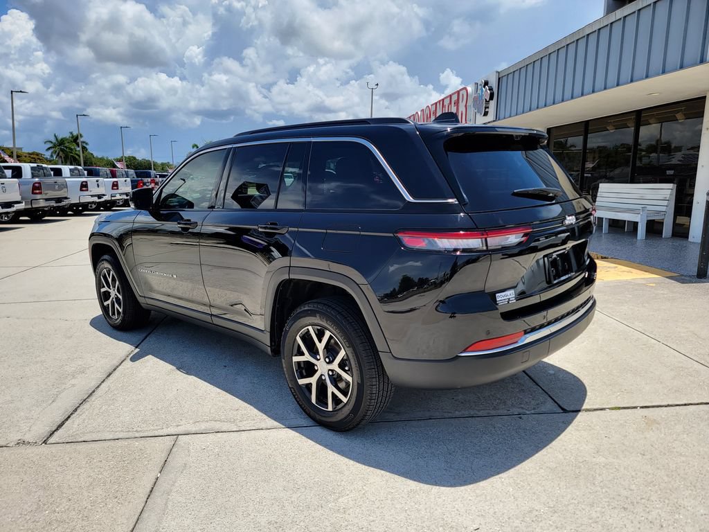 Used 2025 Jeep Grand Cherokee Limited w/ Luxury Tech Group II RWD image 3