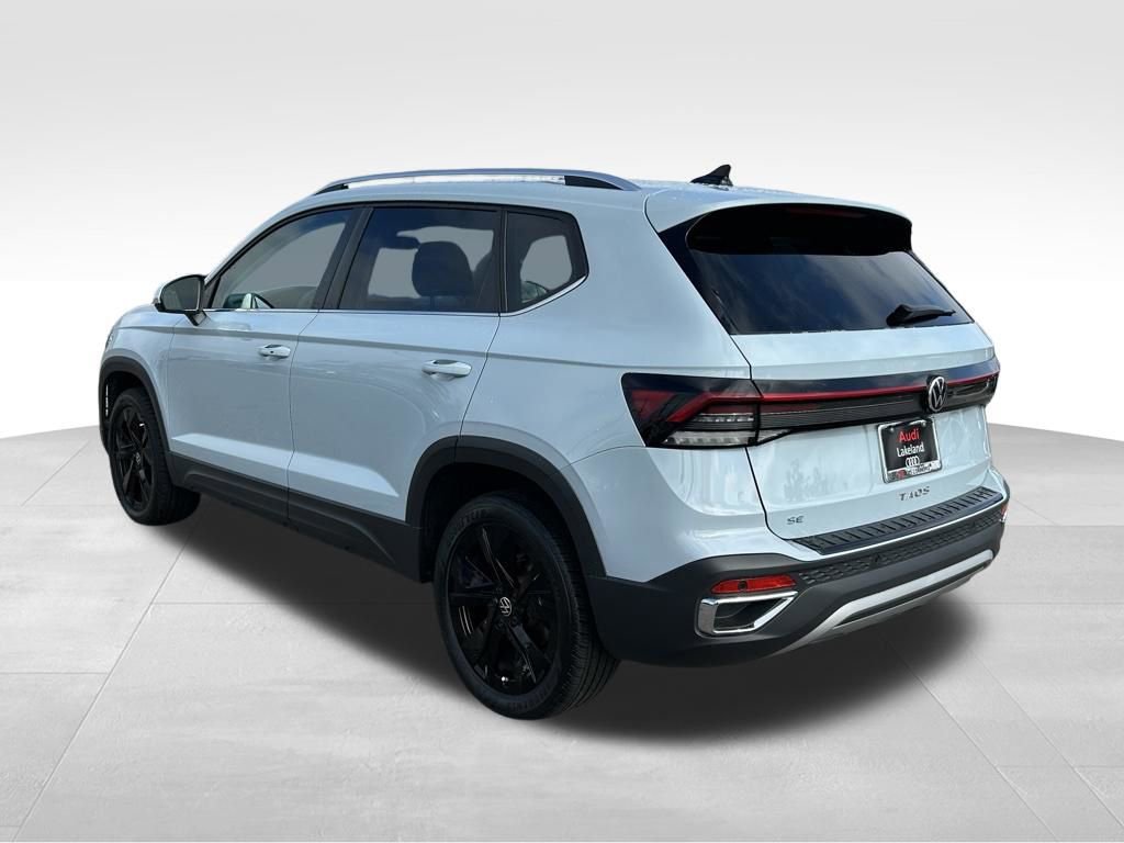 Used 2025 Volkswagen Taos SE image 3