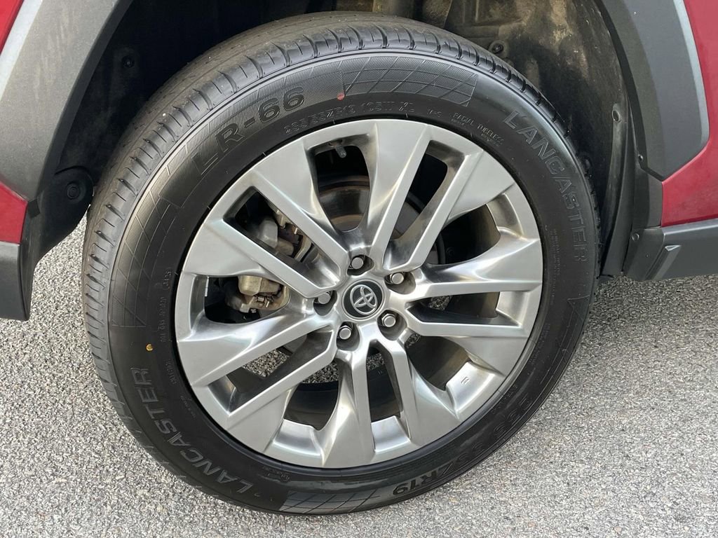 Used 2020 Toyota RAV4 XLE Premium image 7