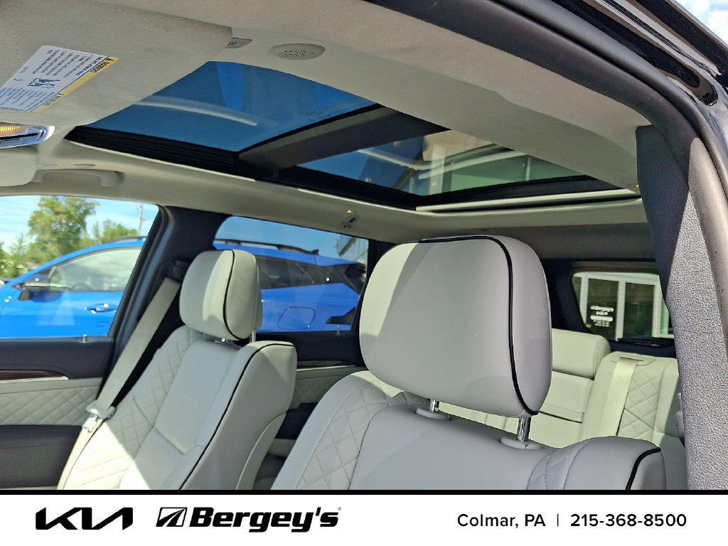 Used 2019 Jeep Grand Cherokee Summit AWD/4WD image 16