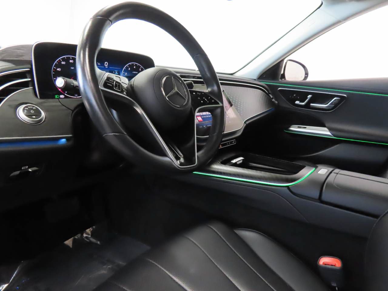Used 2025 Mercedes-Benz E 350 4MATIC Sedan w/ Winter Package image 12