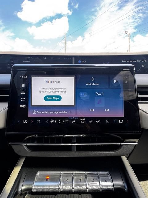 Used 2025 Lincoln Nautilus Premier AWD/4WD image 18