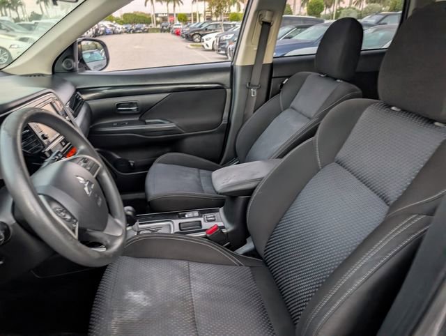 Used 2019 Mitsubishi Outlander ES image 5