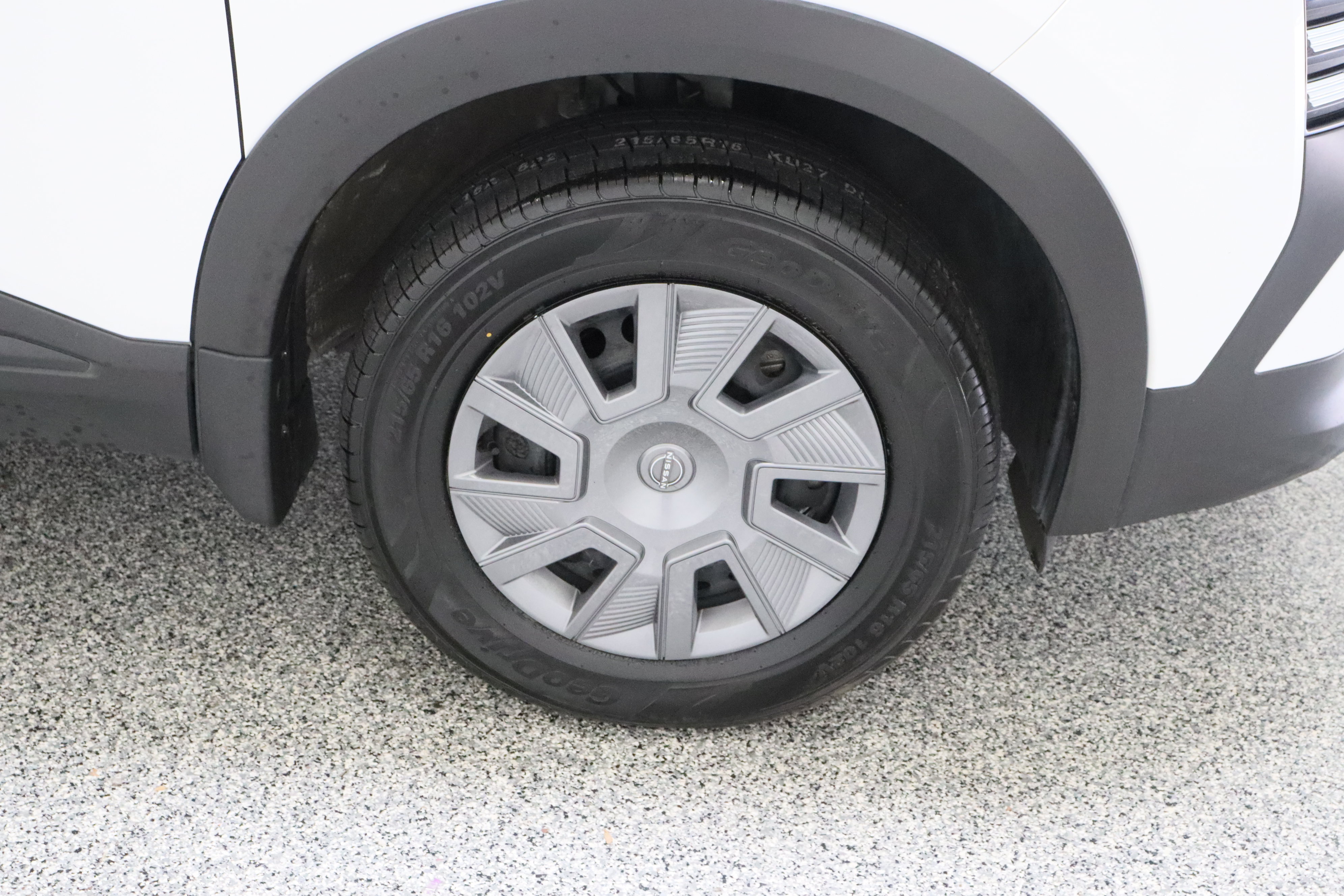 Used 2025 Nissan Kicks S FWD image 5