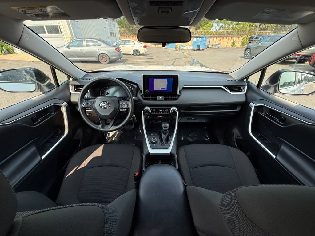 Used 2025 Toyota RAV4 LE AWD/4WD image 21