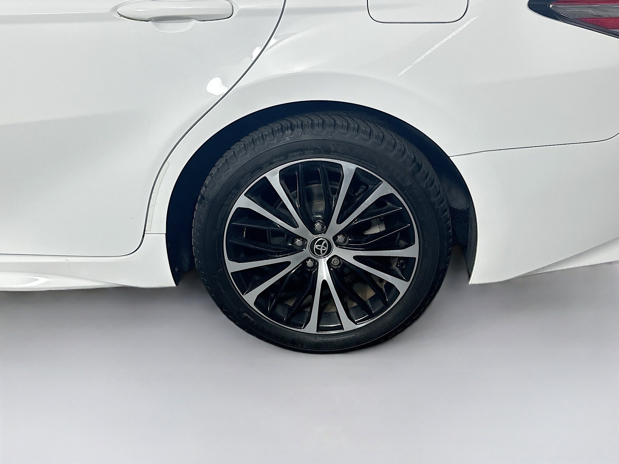 Used 2020 Toyota Camry SE FWD image 11