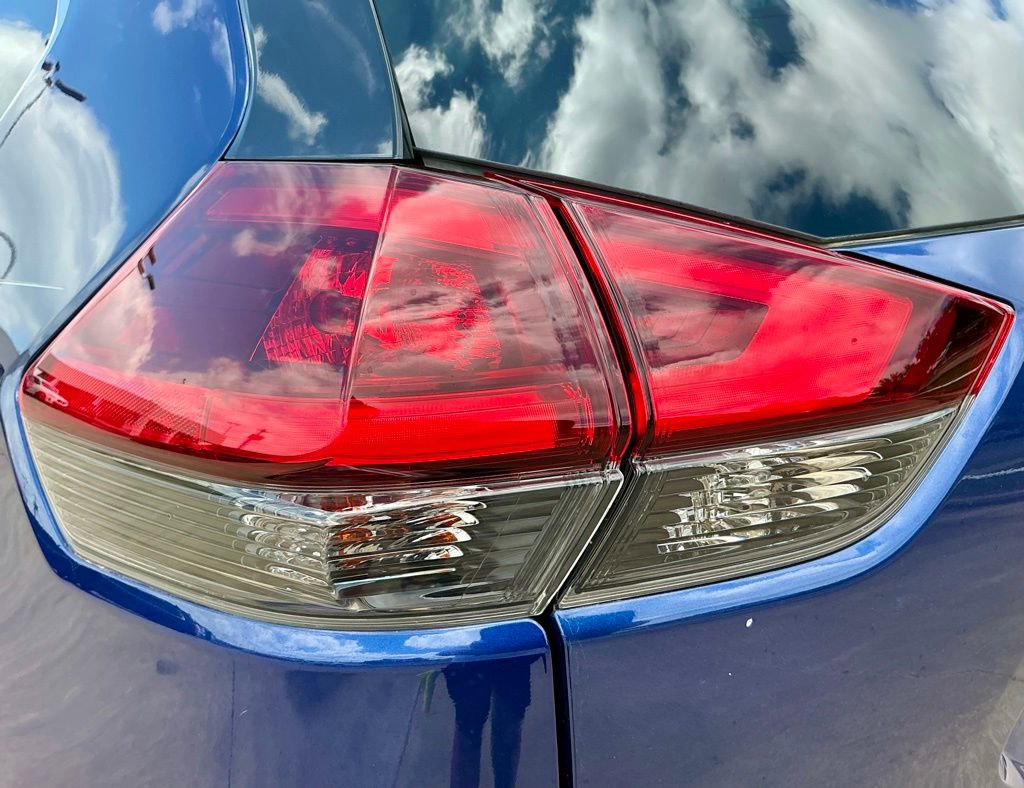 Used 2019 Nissan Rogue S w/ Special Edition Package FWD image 14