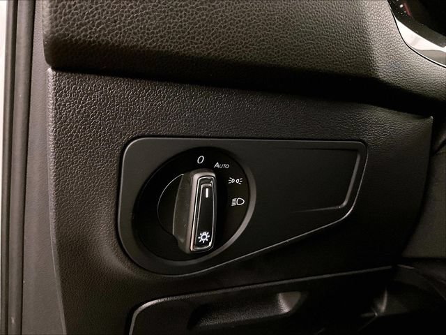 Used 2018 Volkswagen Tiguan SEL FWD image 30
