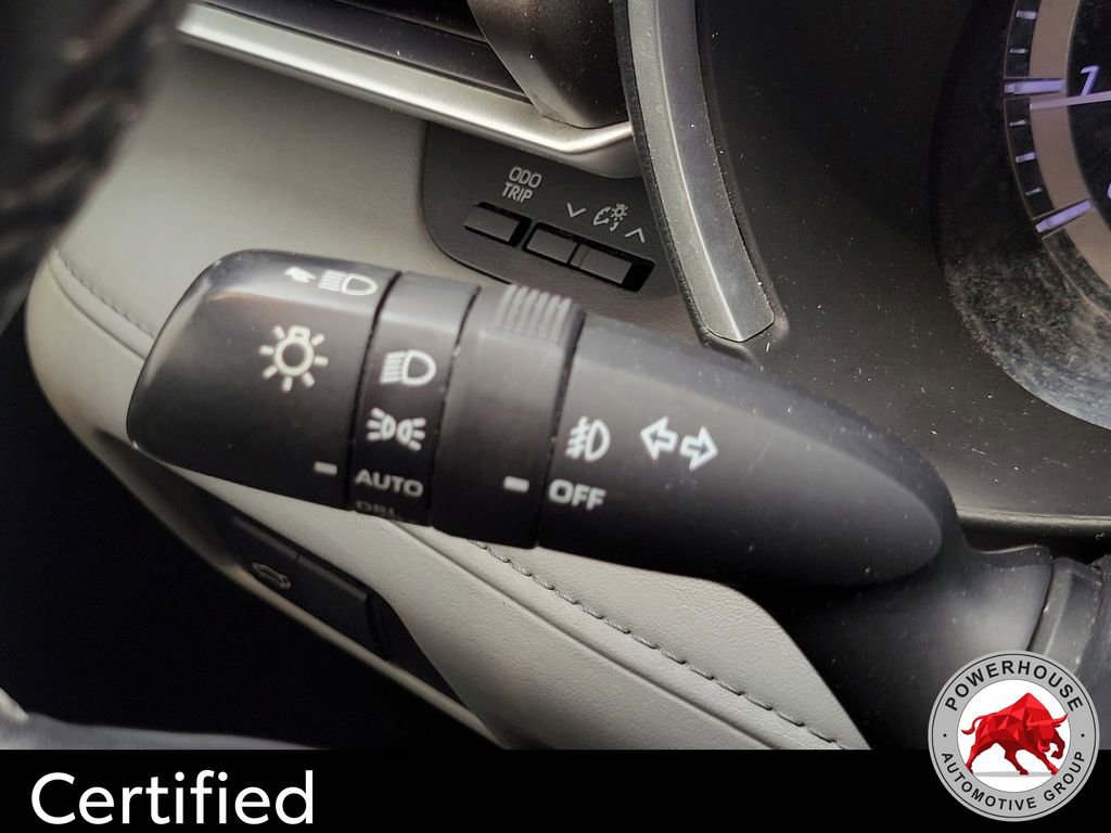 Used 2020 Toyota Highlander XLE FWD image 33