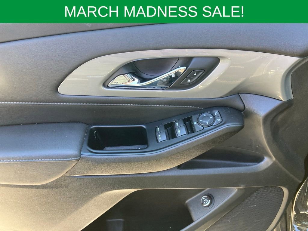 Used 2023 Chevrolet Traverse LT image 20