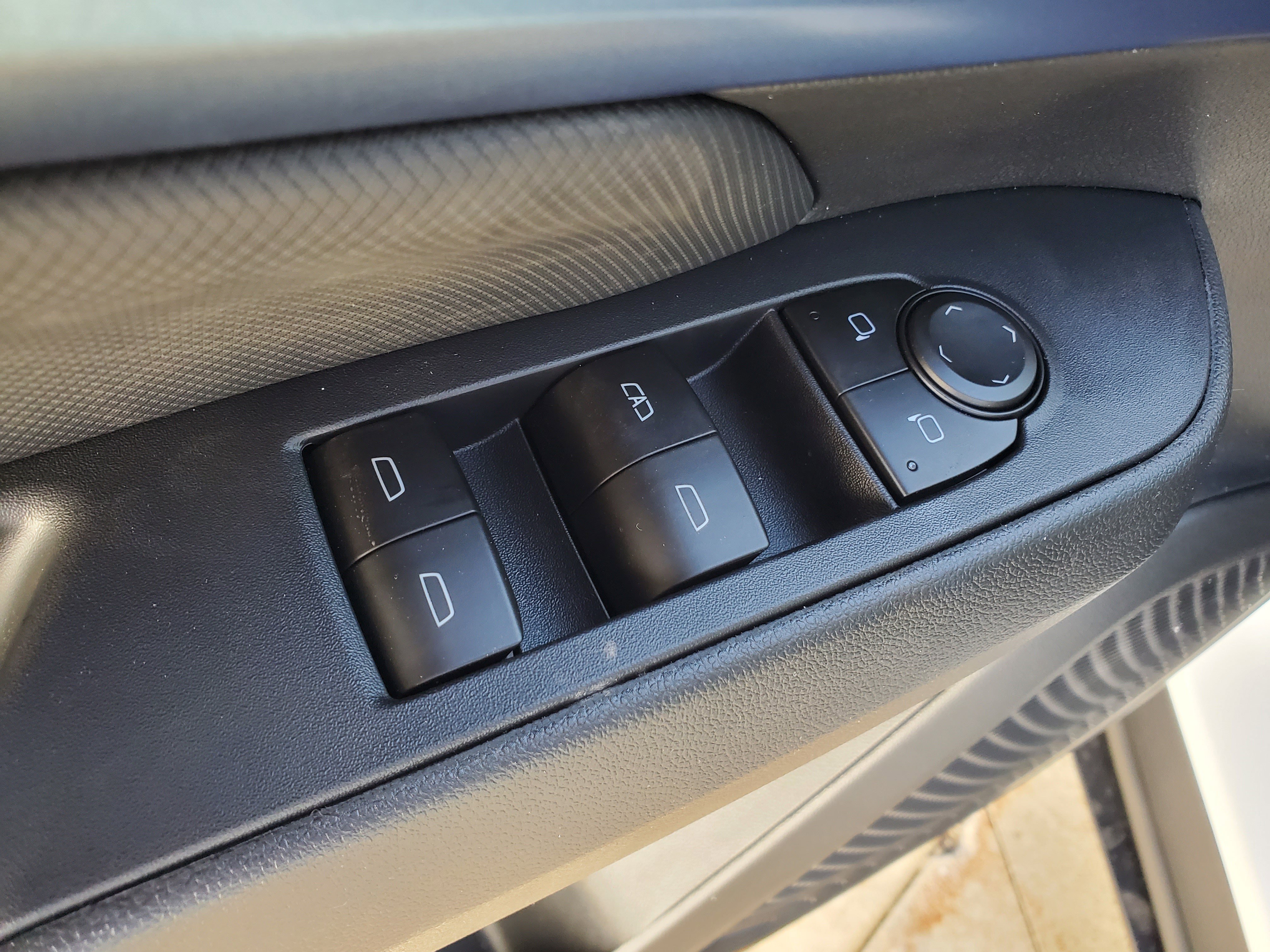 New 2026 Chevrolet Equinox EV LT image 8