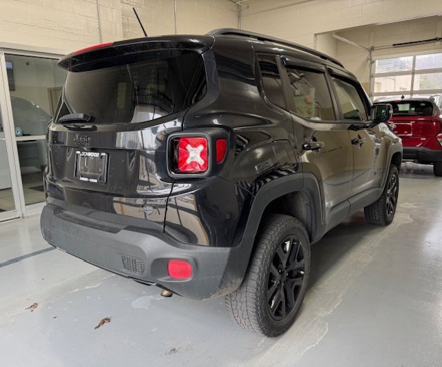 Used 2016 Jeep Renegade Latitude image 9