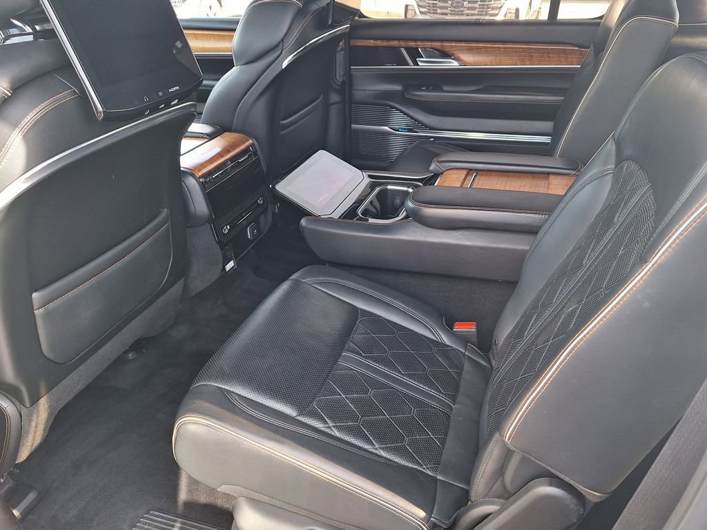 Used 2023 Jeep Grand Wagoneer Series III w/ Rear-Seat Entertainment Group image 13