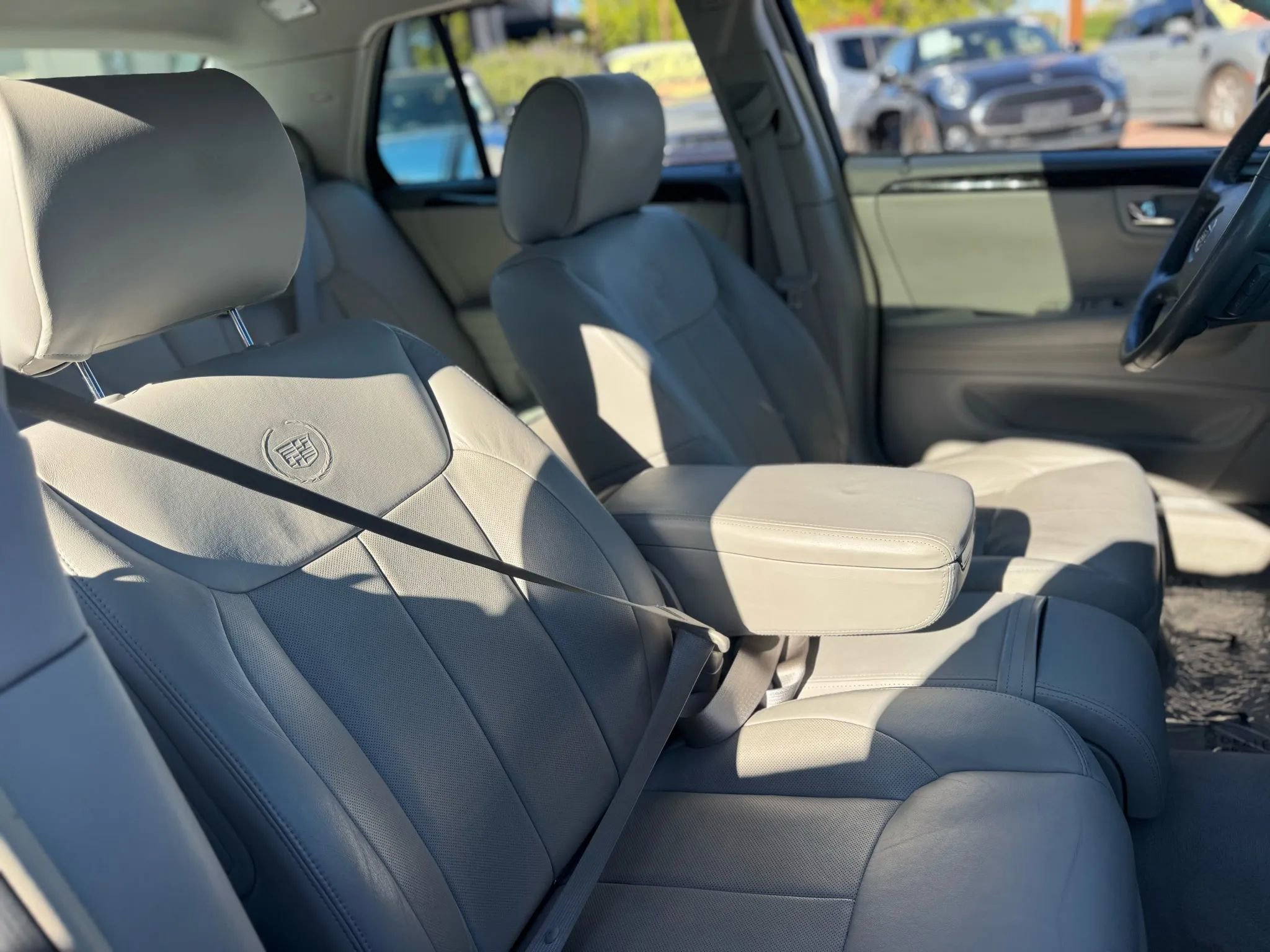 Used 2011 Cadillac DTS Luxury image 41