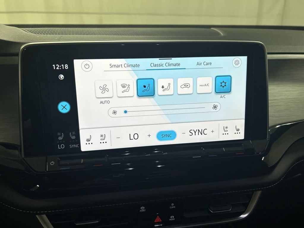 Used 2024 Volkswagen Atlas Cross Sport SE AWD/4WD image 16