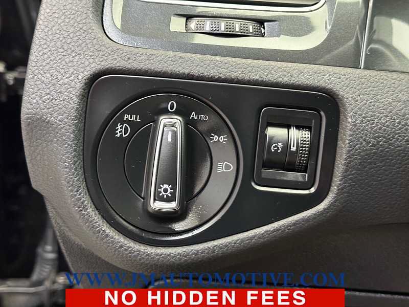 Used 2018 Volkswagen Golf SE FWD image 34