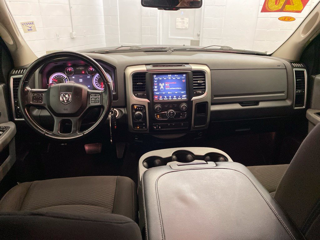 Used 2020 RAM 1500 Classic SLT AWD/4WD image 18