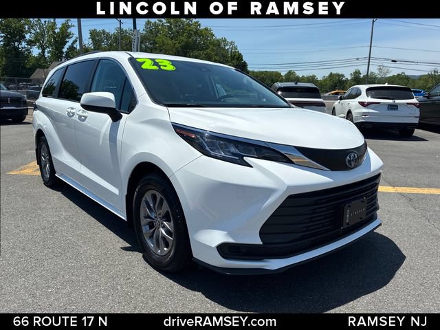 Used 2023 Toyota Sienna LE FWD image 9