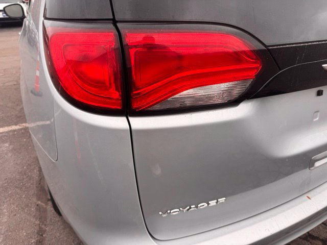 Used 2023 Chrysler Voyager LX FWD image 8