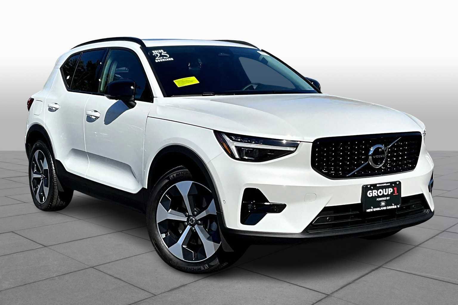 New 2025 Volvo XC40 B5 Plus w/ Protection Package Premier image 17