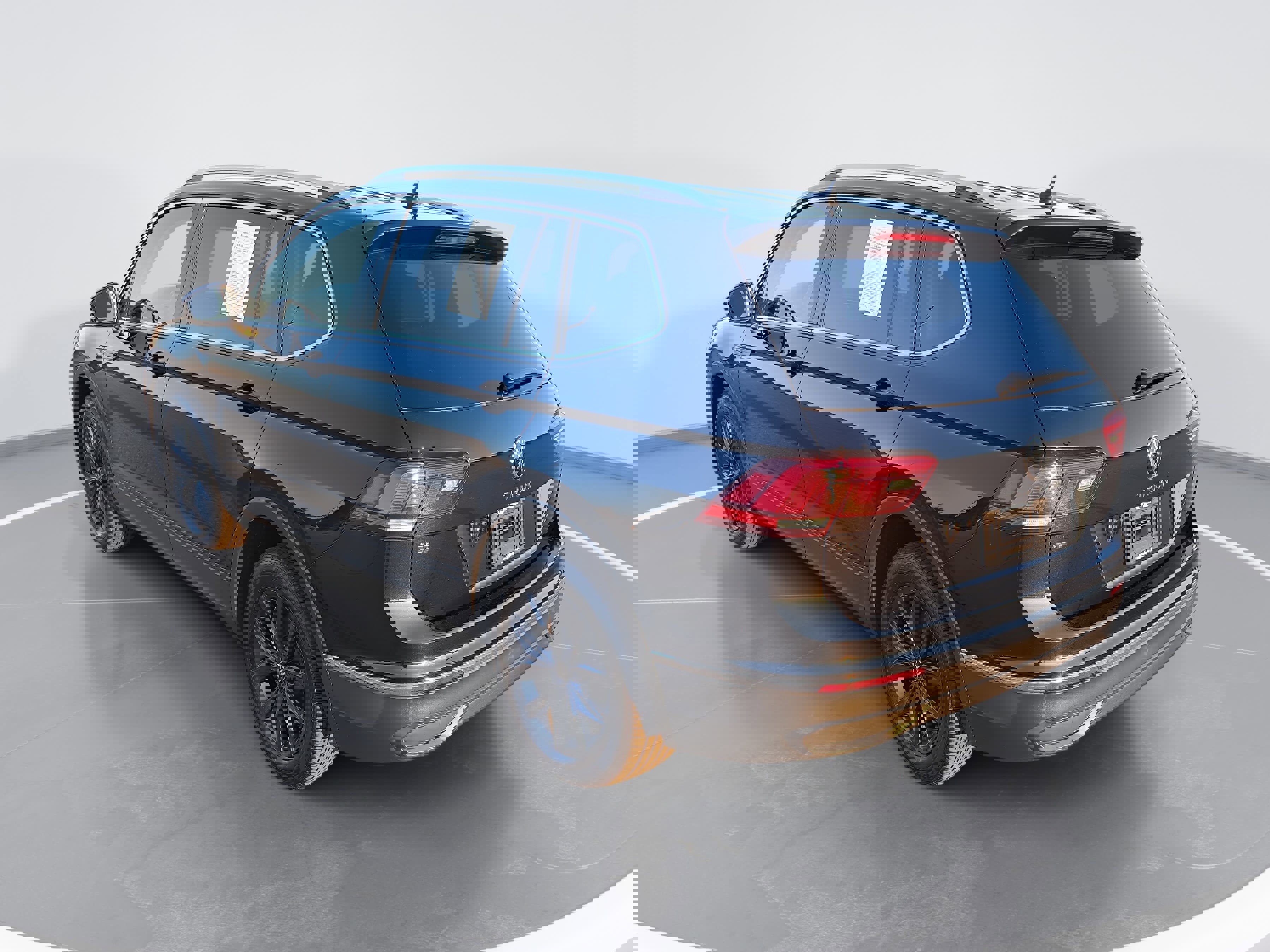 Used 2024 Volkswagen Tiguan SE image 5