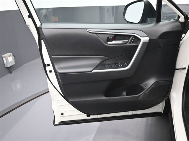 Used 2021 Toyota RAV4 XLE Premium image 22