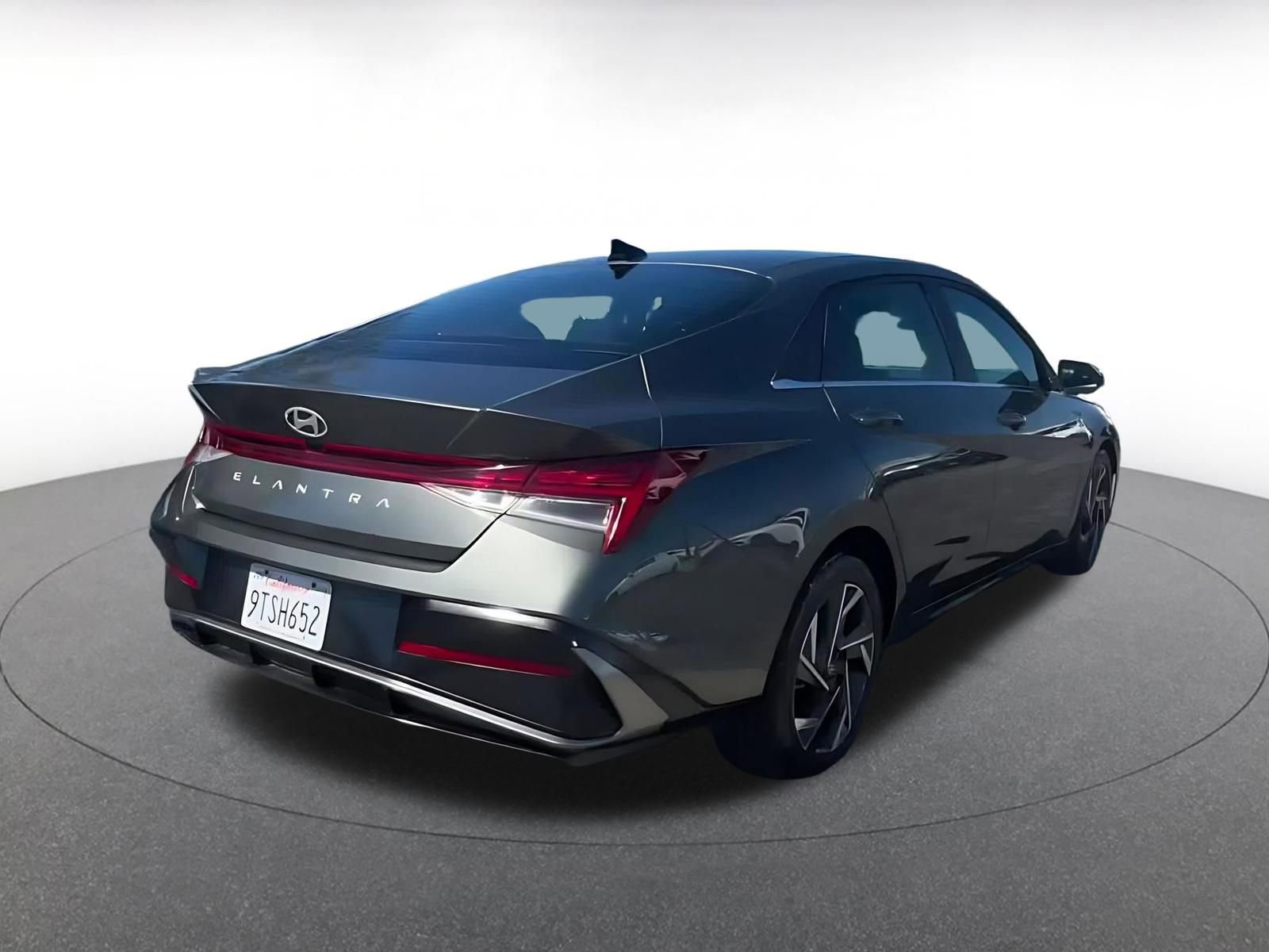 Used 2025 Hyundai Elantra SEL image 14