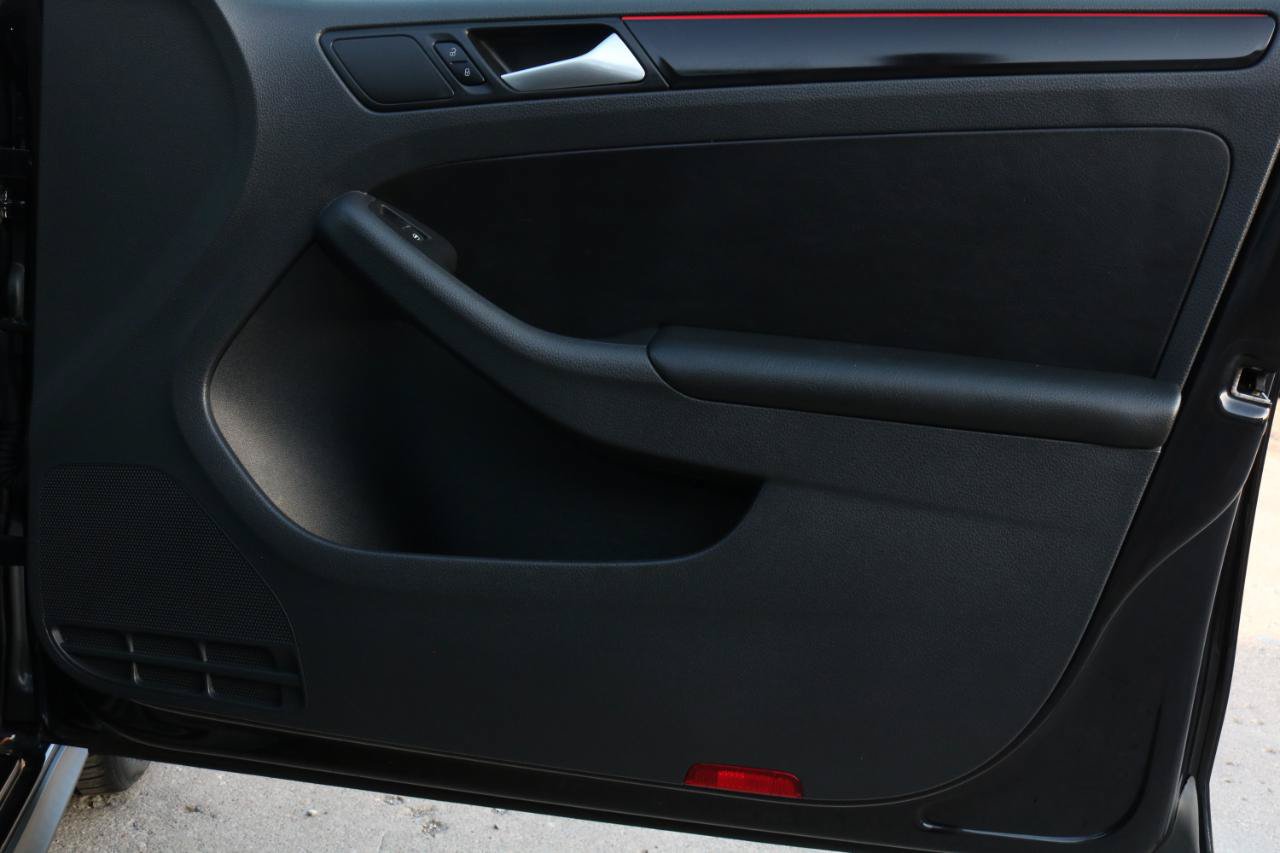 Used 2017 Volkswagen Jetta GLI FWD image 37