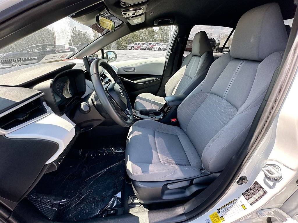 Used 2025 Toyota Corolla SE w/ Convenience Package FWD image 27