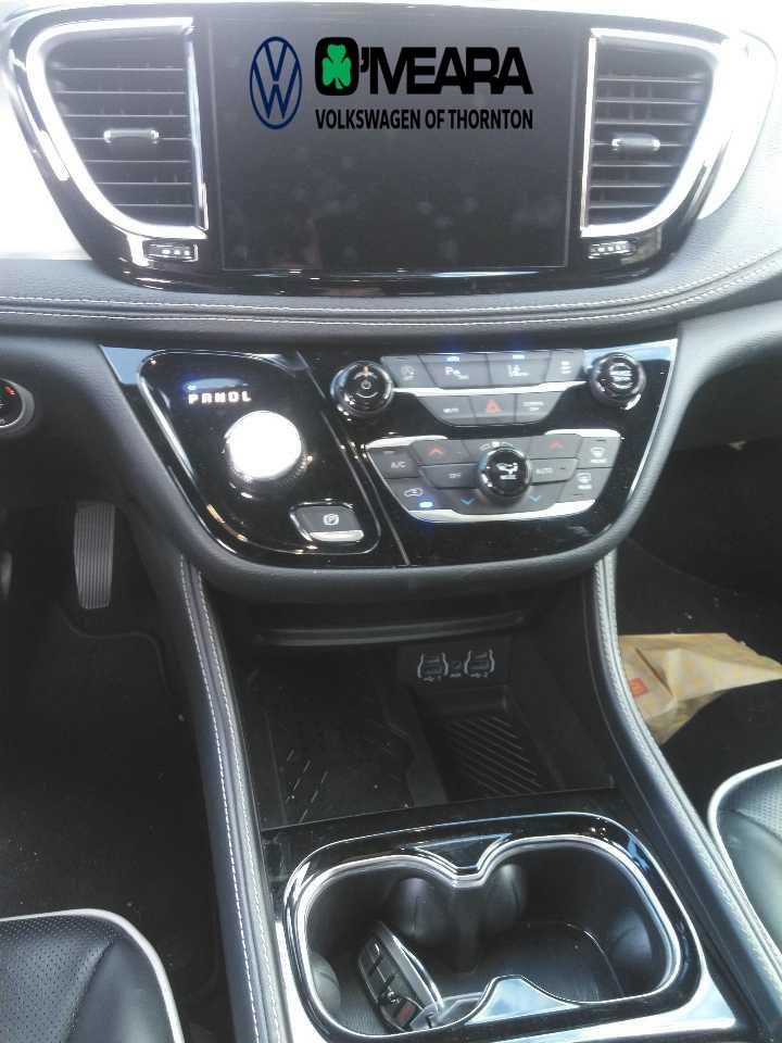 Used 2025 Chrysler Pacifica Limited FWD image 6