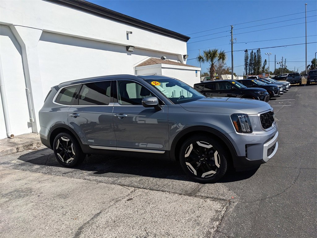 Certified 2025 Kia Telluride EX X-Line image 2