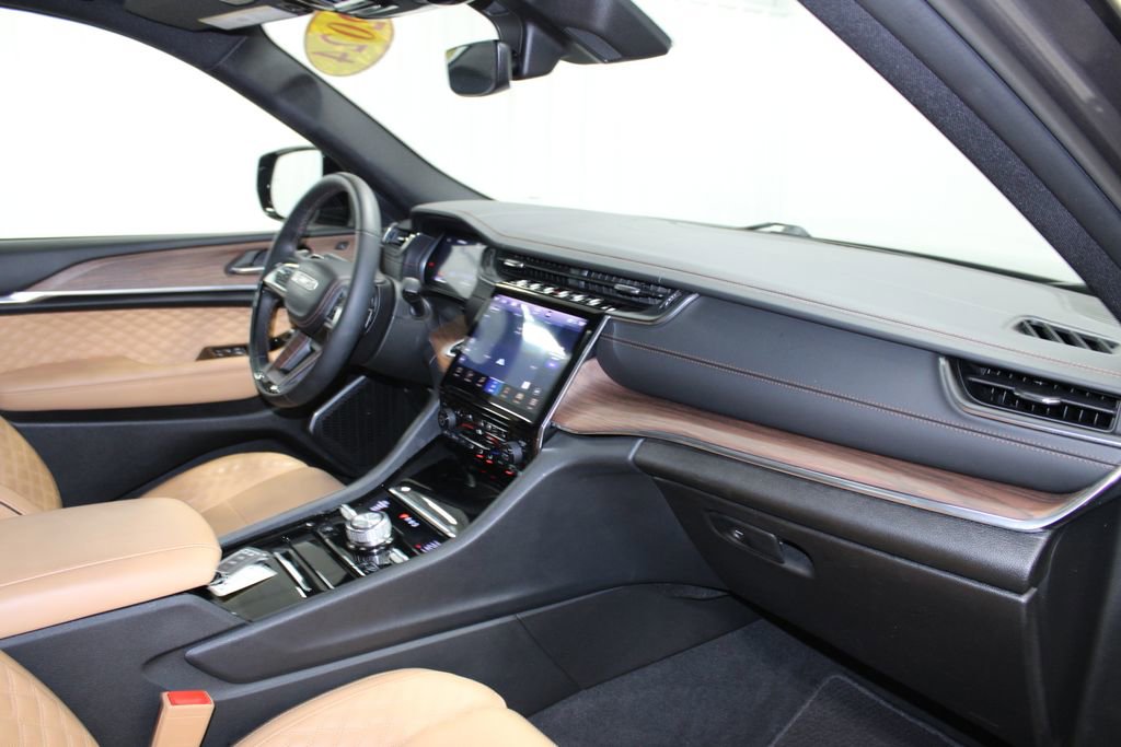 Used 2024 Jeep Grand Cherokee Summit image 24