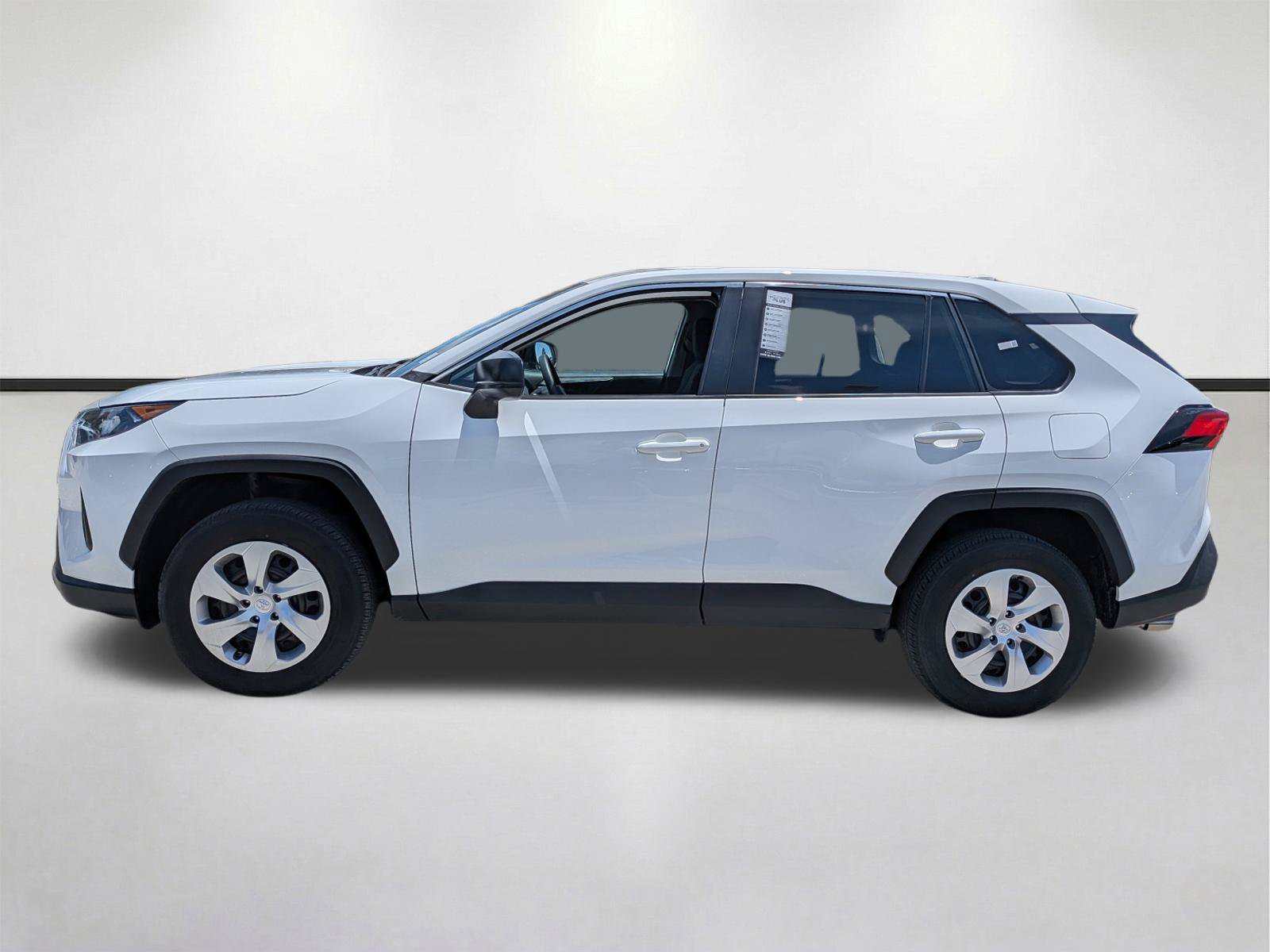 Used 2022 Toyota RAV4 LE FWD image 6