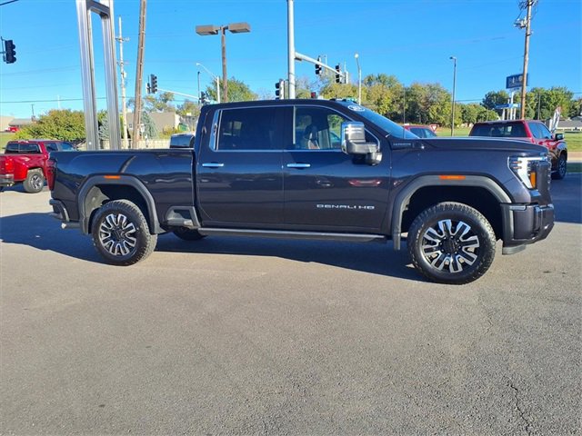 Used 2024 GMC Sierra 2500 Denali Ultimate image 9
