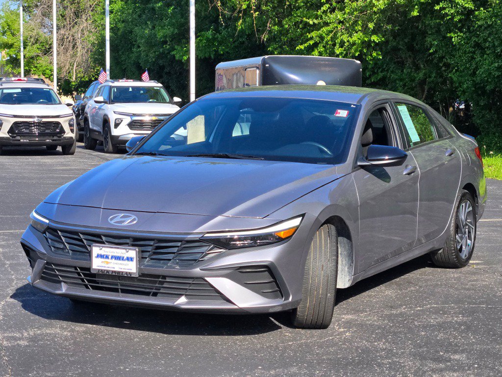 Used 2025 Hyundai Elantra Sport FWD image 5