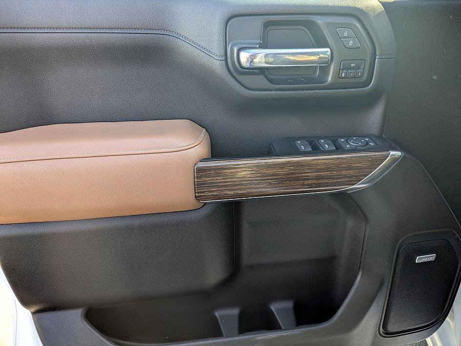 Used 2022 Chevrolet Silverado 1500 High Country w/ Technology Package image 14