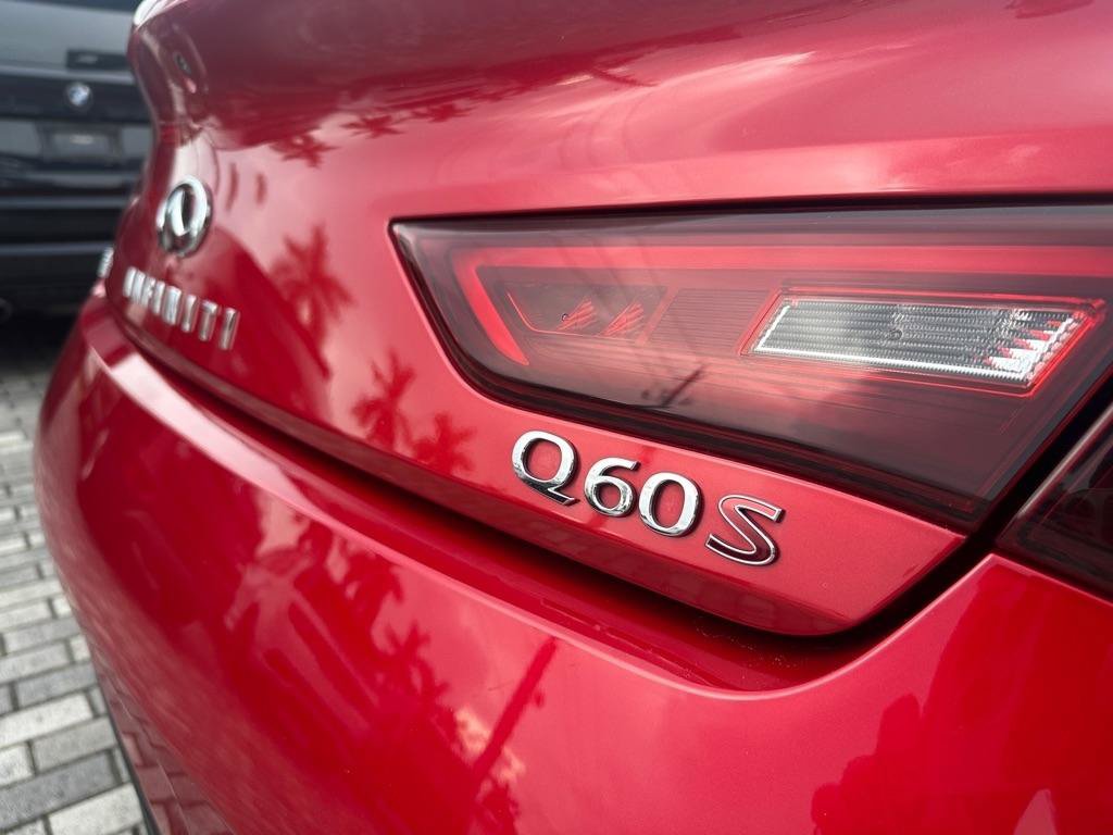 Used 2017 INFINITI Q60 Red Sport 400 RWD image 9