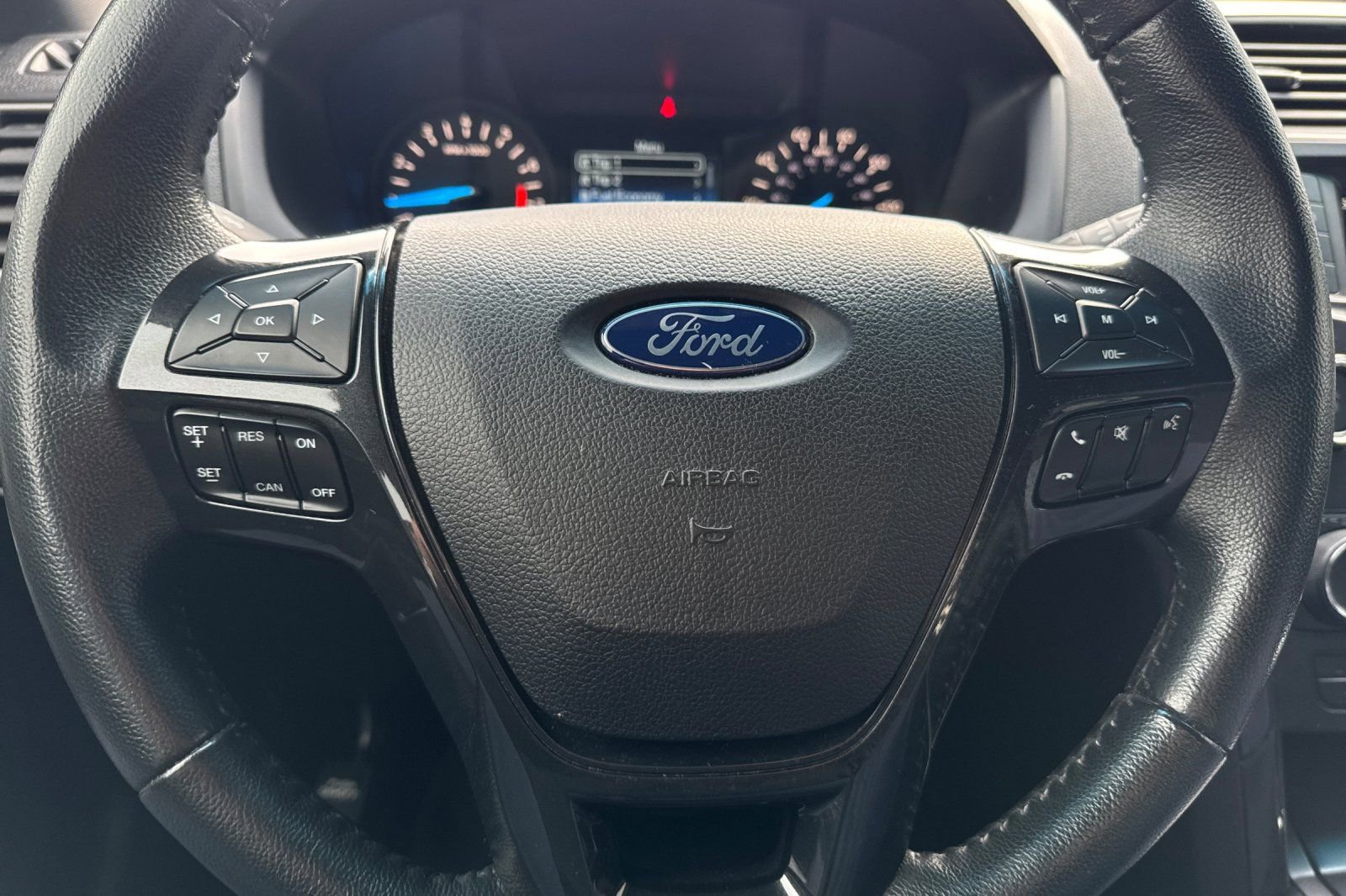 Used 2019 Ford Explorer XLT image 22