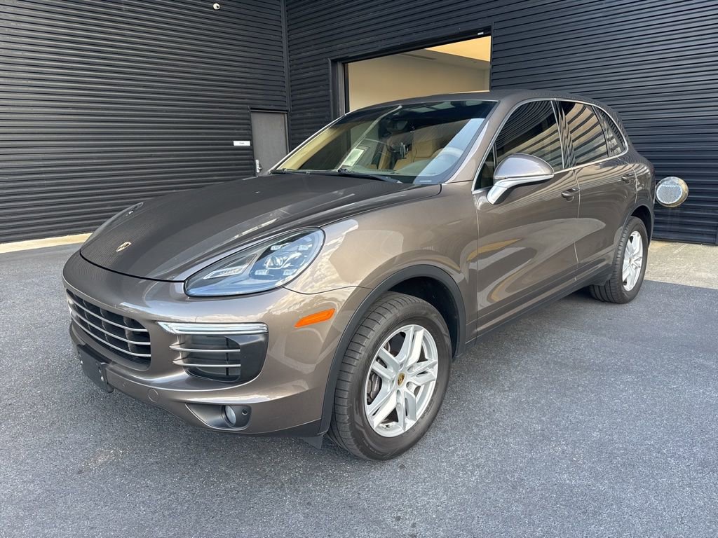 Used 2016 Porsche Cayenne image 1