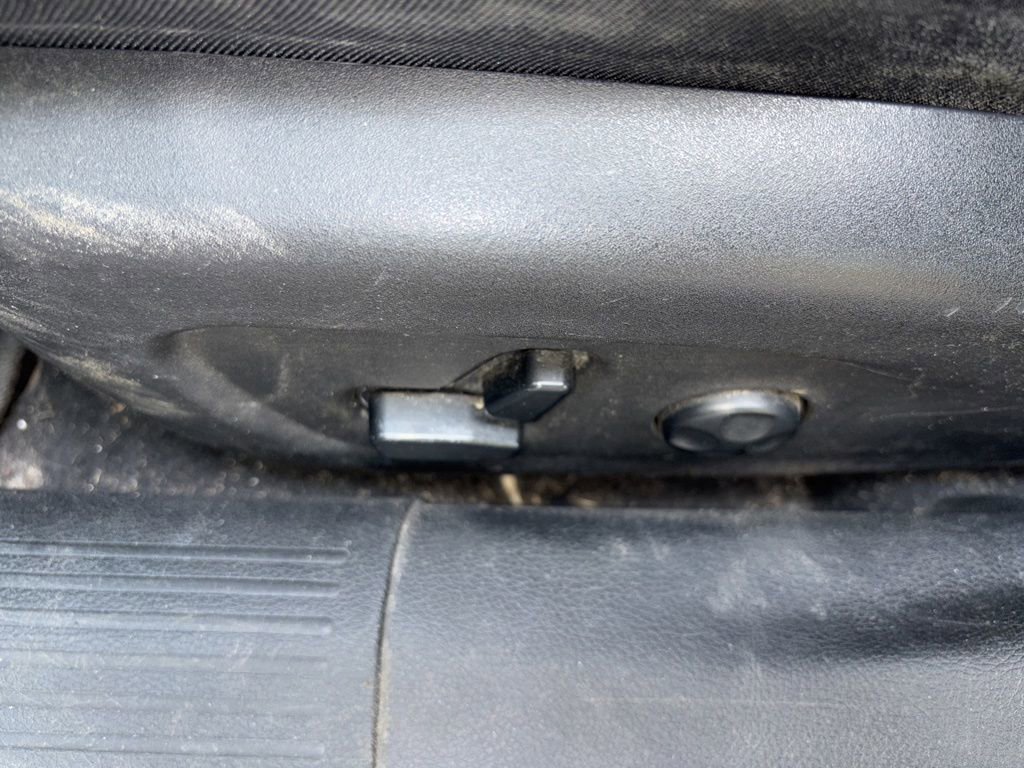 Used 2017 Chrysler 200 Limited Platinum FWD image 25