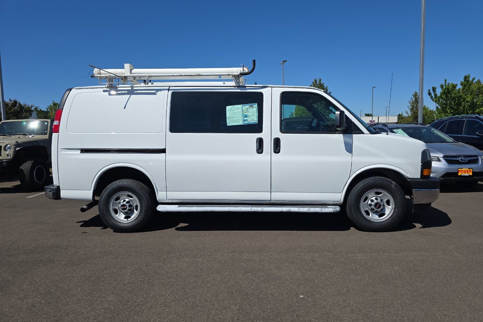 Used 2017 GMC Savana 2500 RWD image 3
