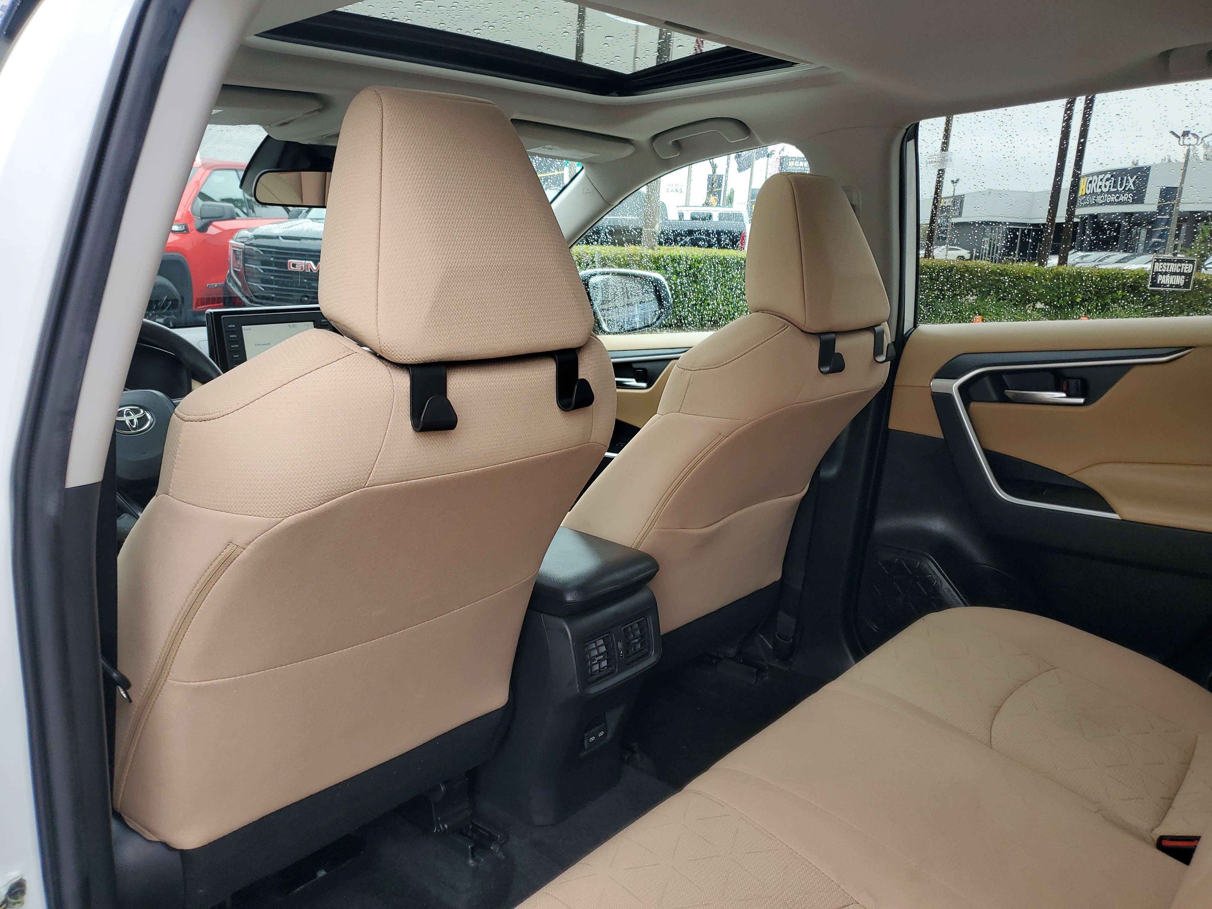 Used 2022 Toyota RAV4 XLE w/ Convenience Package image 15