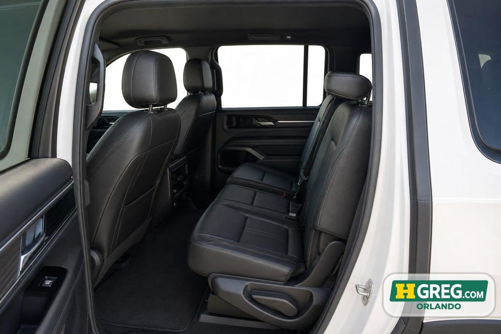 Used 2024 Jeep Wagoneer Series III AWD/4WD image 14