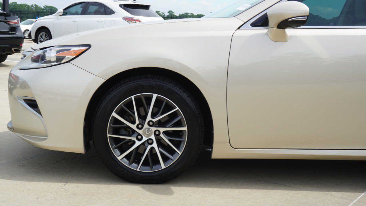 Used 2017 Lexus ES 350 w/ Luxury Package FWD image 10