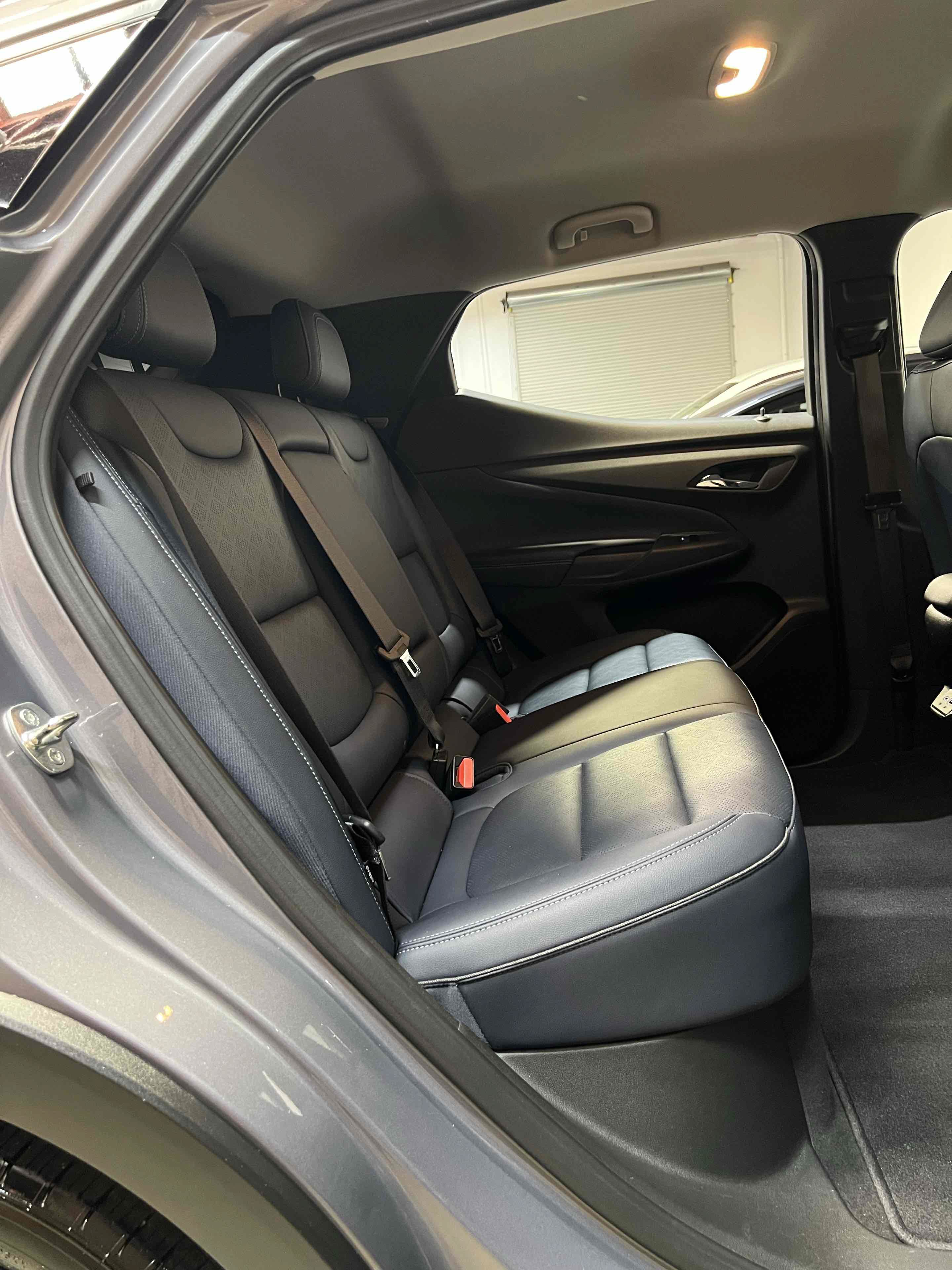 Used 2022 Chevrolet Bolt EUV LT w/ Convenience Package FWD image 46