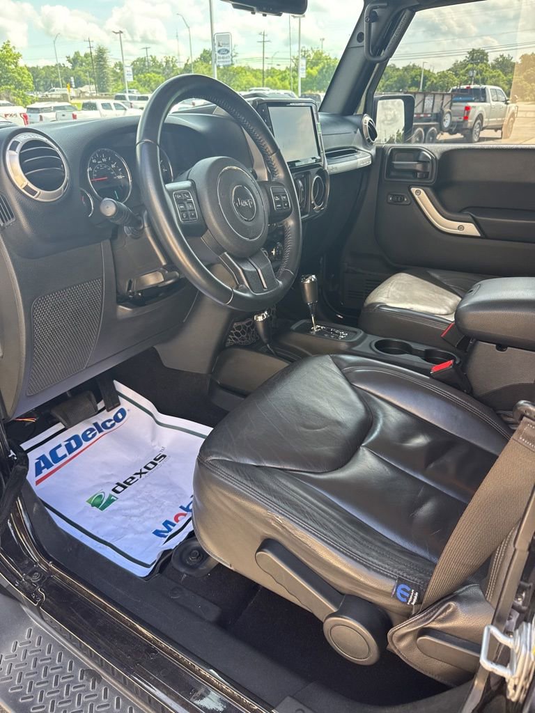 Used 2017 Jeep Wrangler Unlimited Sahara w/ Connectivity Group AWD/4WD image 6
